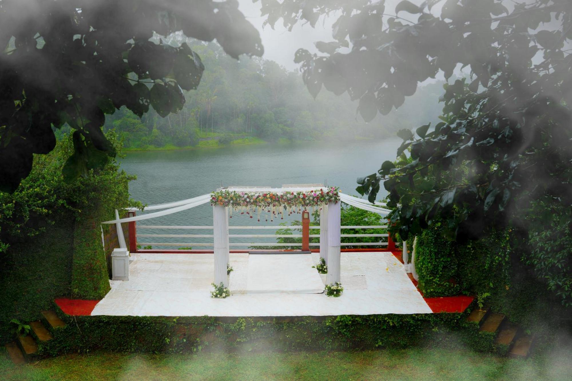 Wayanad Silverwoods Forest Resort & Spa Padinjarathara Экстерьер фото
